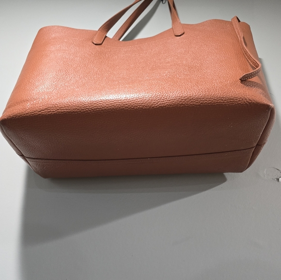 Cuyana Minimalist Travel Essential Leather Carryall Work Tote Tan - Picture 2 of 7